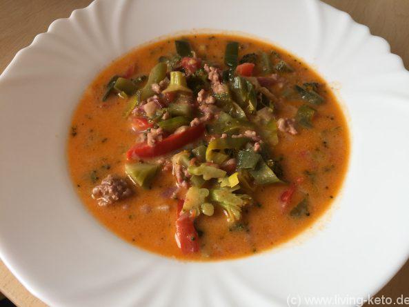 Herzhafte Keto Hackfleisch-Gemüsesuppe