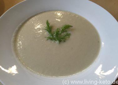 Mehr über den Artikel erfahren Blumenkohl-Fenchel-Suppe mit Parmesan