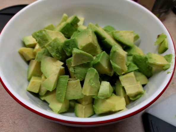 Perfekt gereifte Hass-Avocado – ideal für cremige Keto-Rezepte.